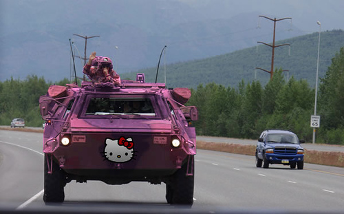 [Bild: hello-kitty-amoured-personnel-carrier.jpg]