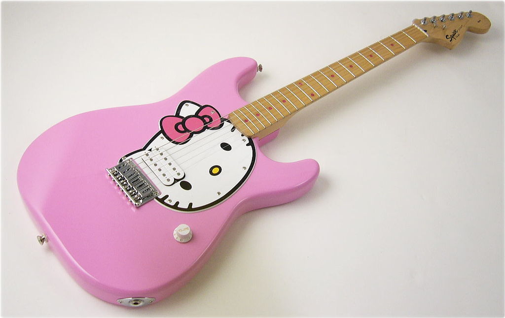 hello-kitty-guitar-fender-4.jpg