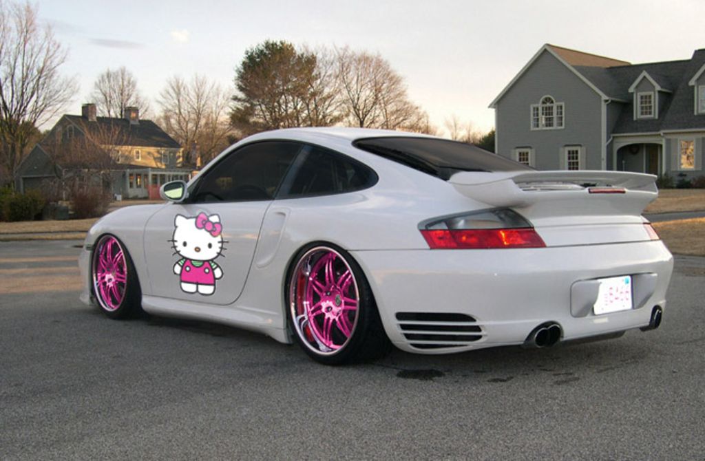 hellokittyporsche.jpg