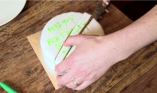 The scientific way to cut a cake