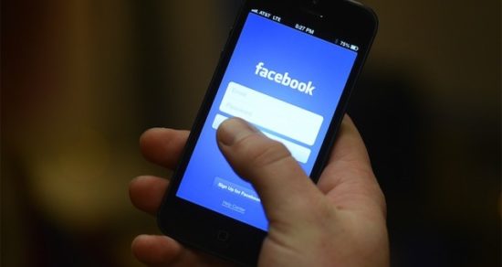 Facebook is testing a new buy button to help small business with ecommerce