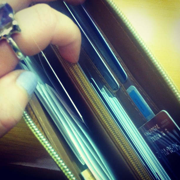 Things You Shouldn't Carry in Your Purse or Wallet Blog