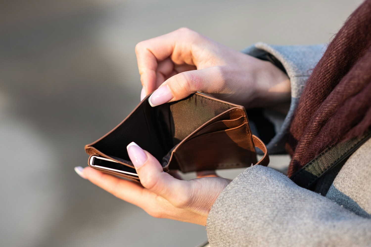 empty wallet, no money, poverty