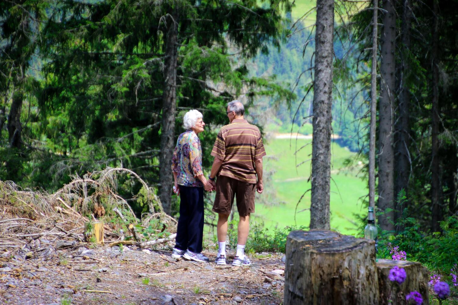 retirees standing outdoors, retirement in nature