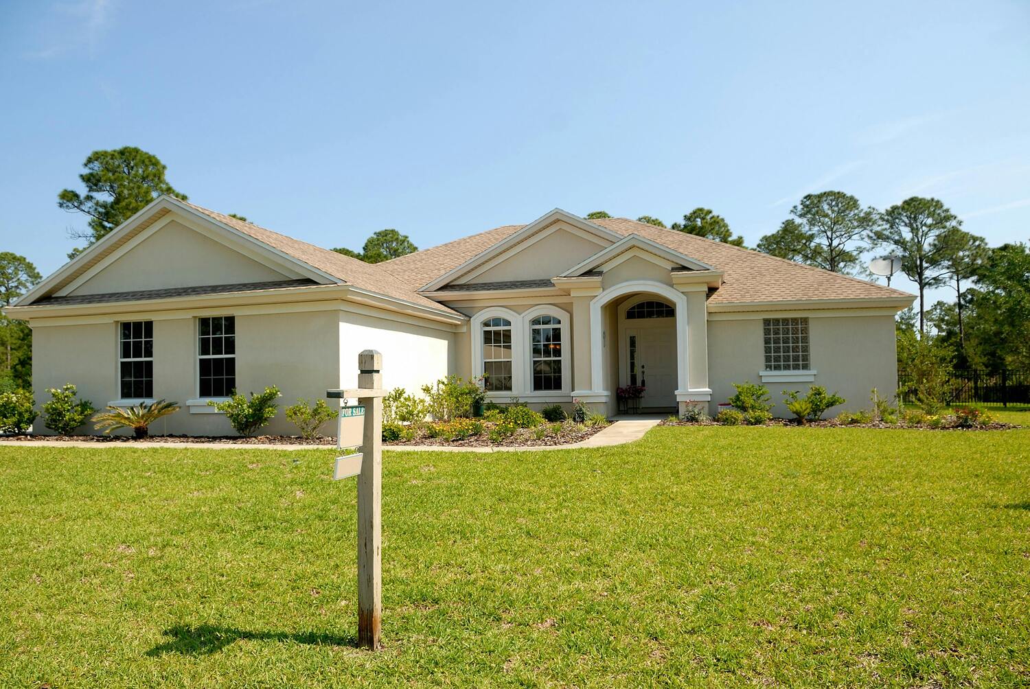 suburban house, suburban neighborhood