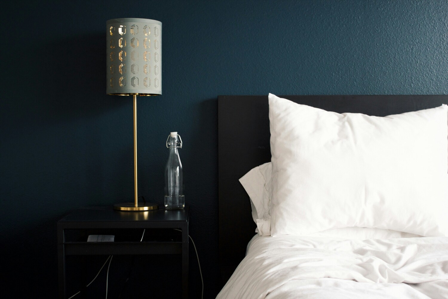 hotel room, hotel bed