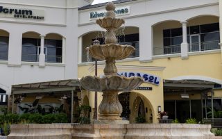 outdoor mall, outlet mall