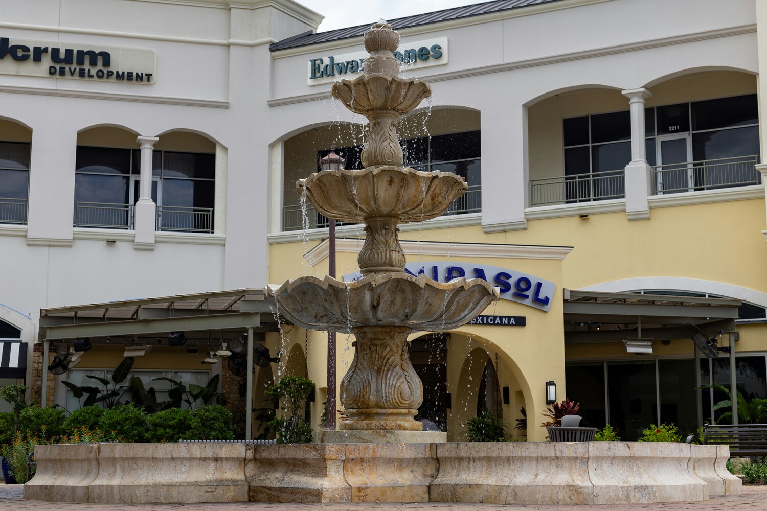 outdoor mall, outlet mall