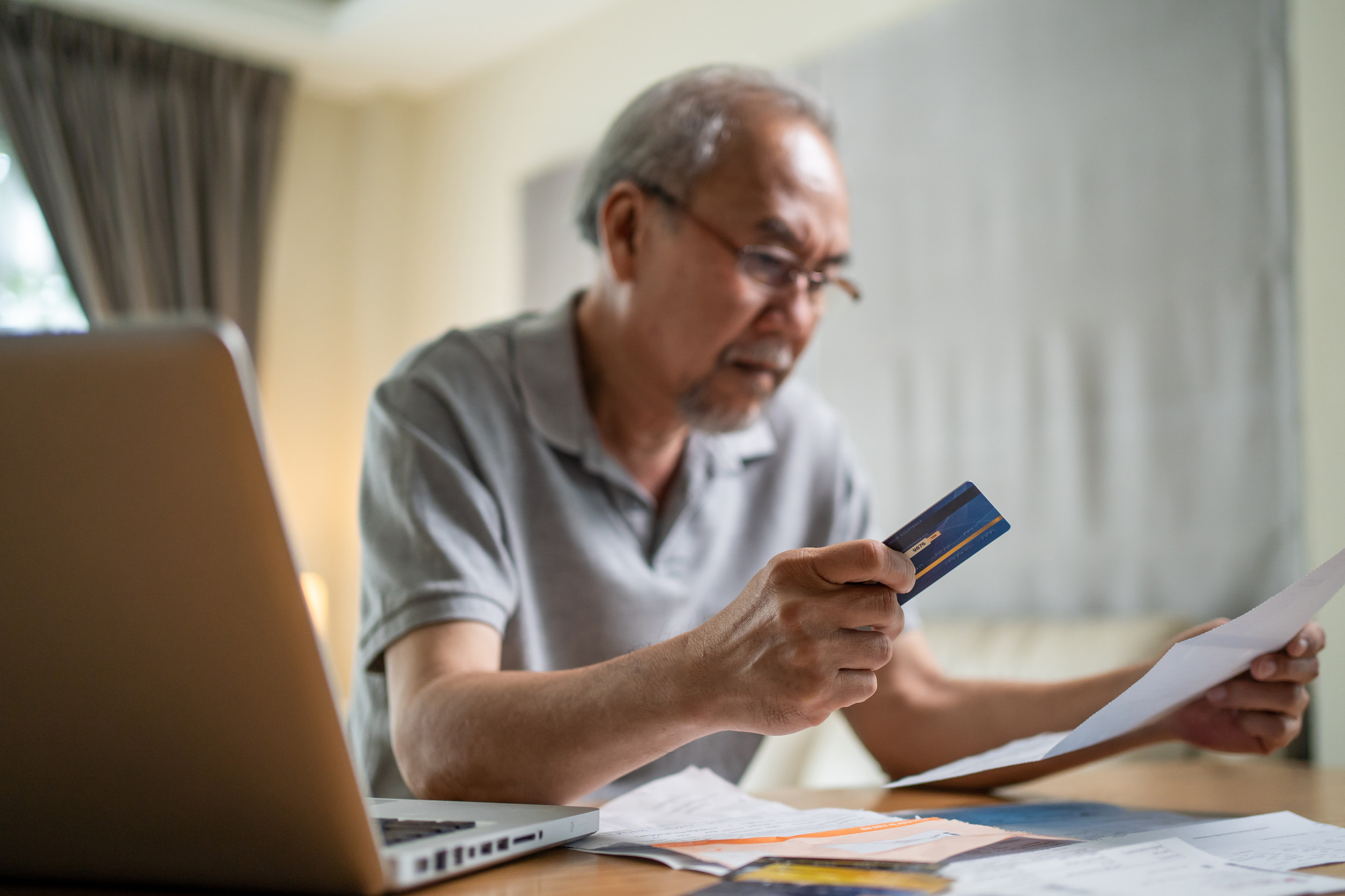 Are Credit score Card Firms Quietly Focusing on Seniors With Excessive Charges? Are Credit score Card Firms Quietly Focusing on Seniors With Excessive Charges?