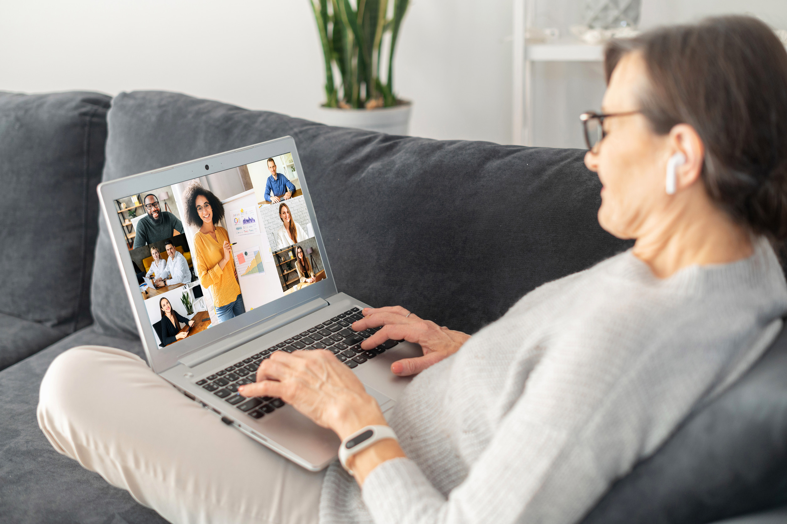 senior with online friends