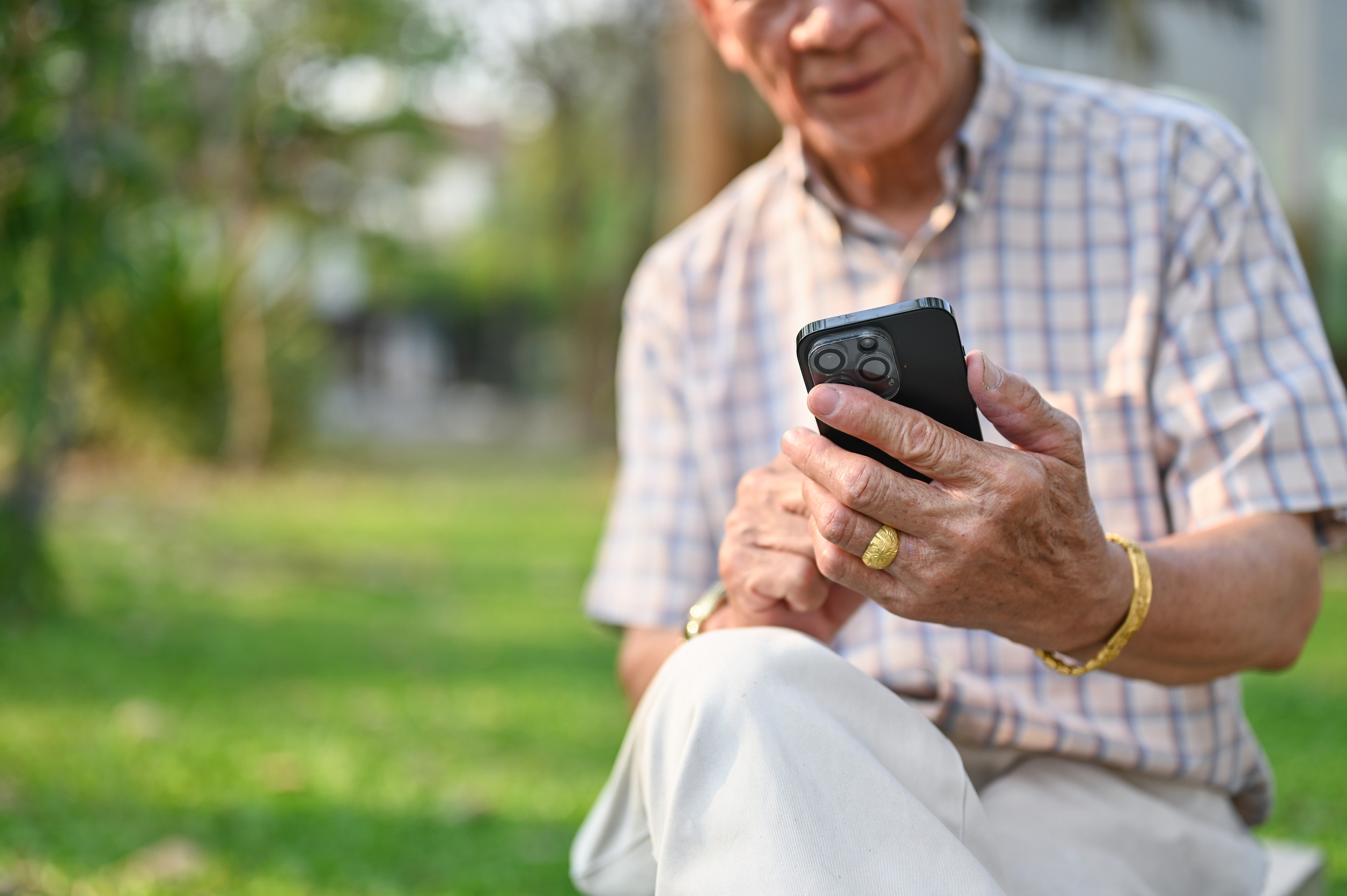 senior sharing GPS location