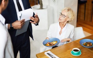 things you should never say to a restaurant manager