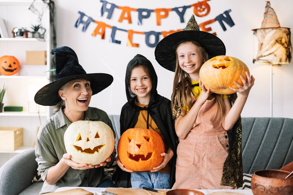 places where you can still find cheap Halloween costumes
