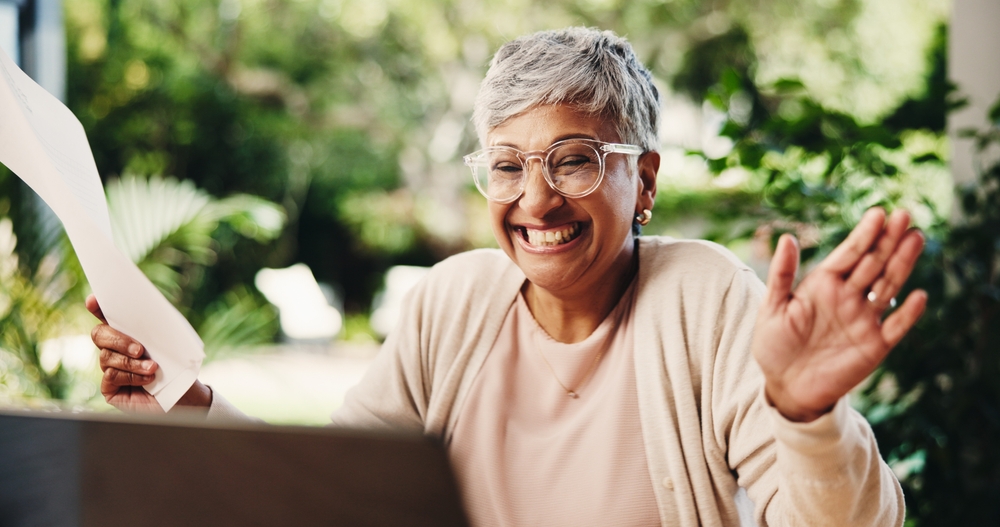 senior applying tax credits